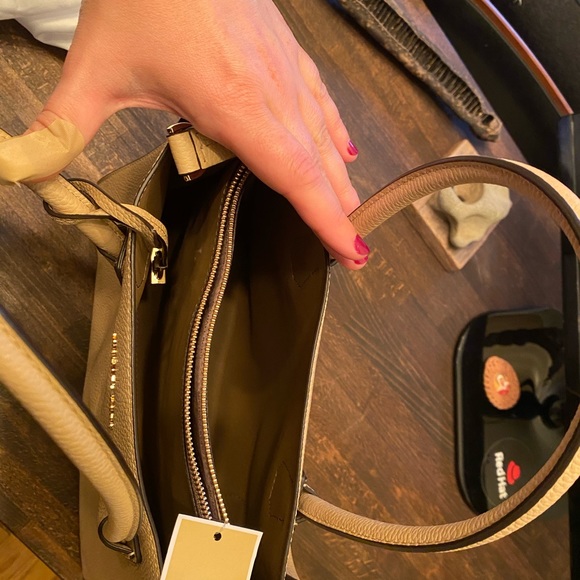 Brand new tan Michael Kors satchel bag/purse- medium size - Picture 2 of 3